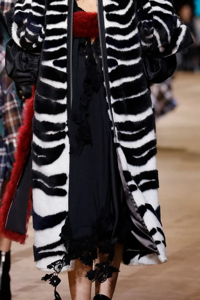 Look 60